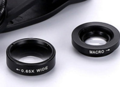 0.65X Wide?Angle Fisheye Macro Three?In?One Clip Lens For Phones