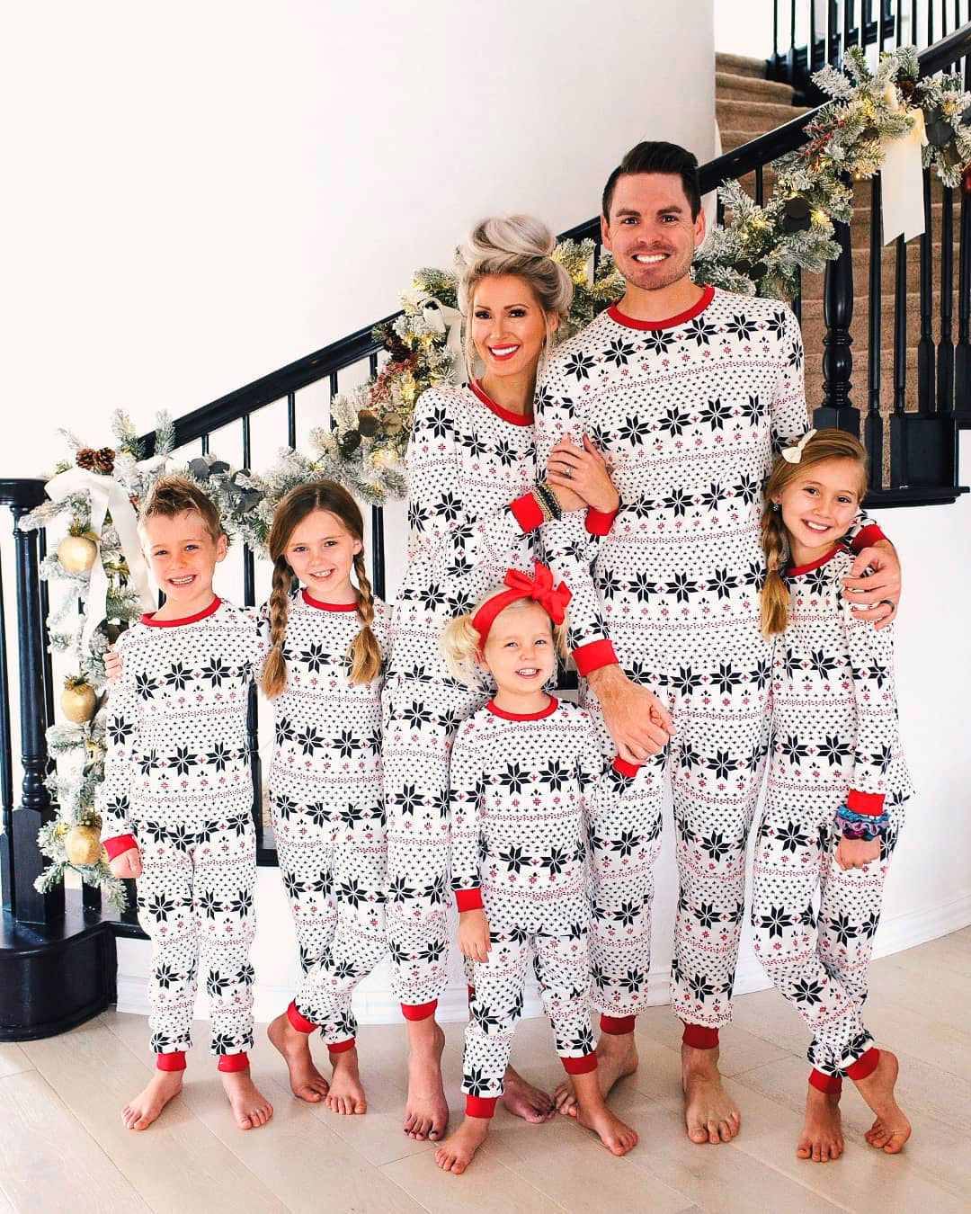 Men's Black White and Red Snowflake Pattern Two Piece Pajama Set-Theone Apparel