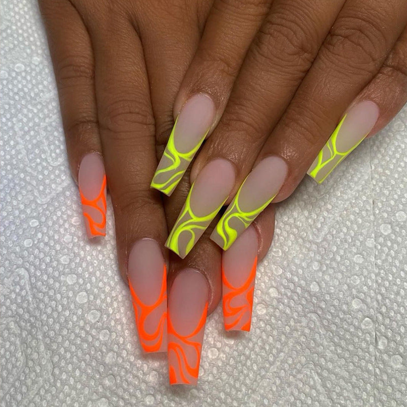 Dames levendige doodskistvormige nagelset met neon tips