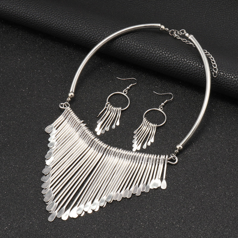 Metallic Tassel Necklace Set