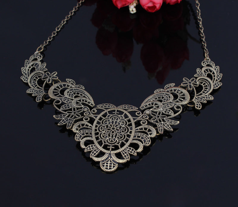 Metallic Paisley Clavicle Necklace