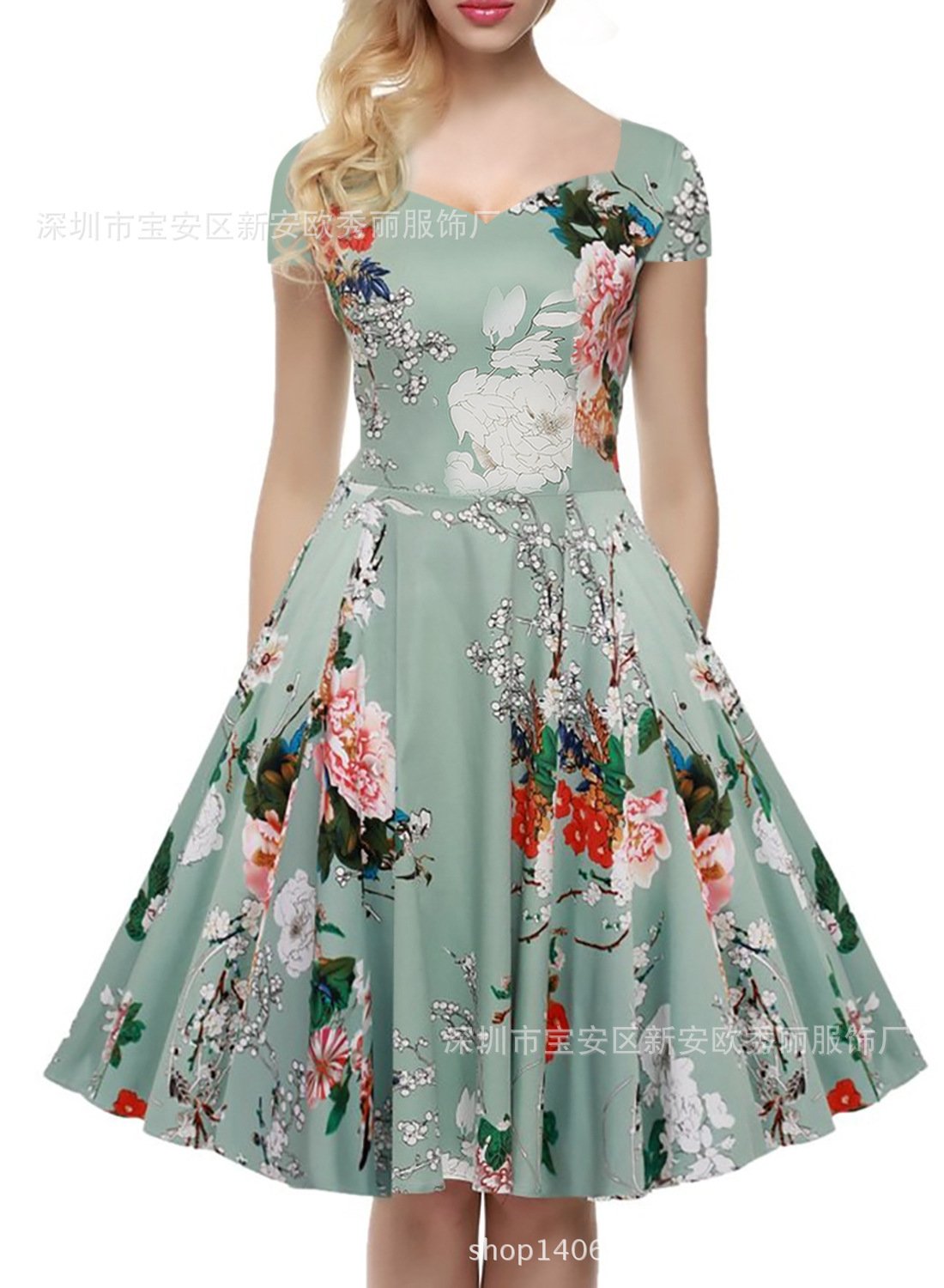 Vestido verde menta floral con escote corazón