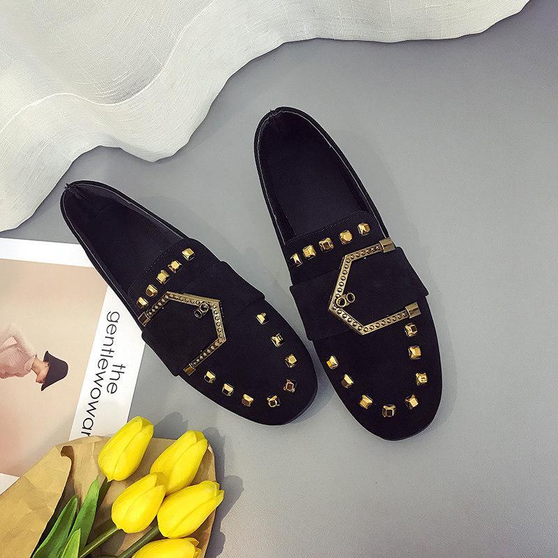 Bertelur loafer depan gesper